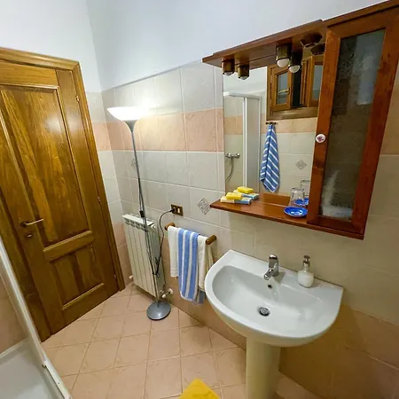 Host4u - Borgata Vallone With Stunning Garden And Parking Lägenhet *