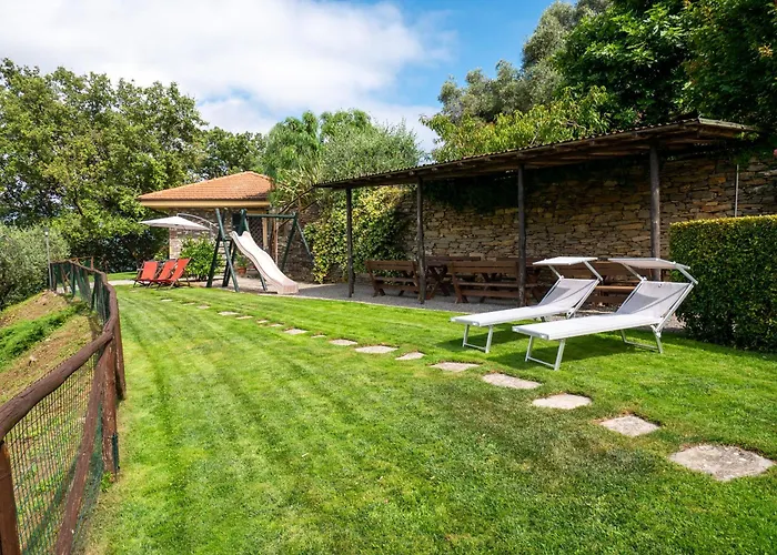 Host4u - Borgata Vallone With Stunning Garden And Parking