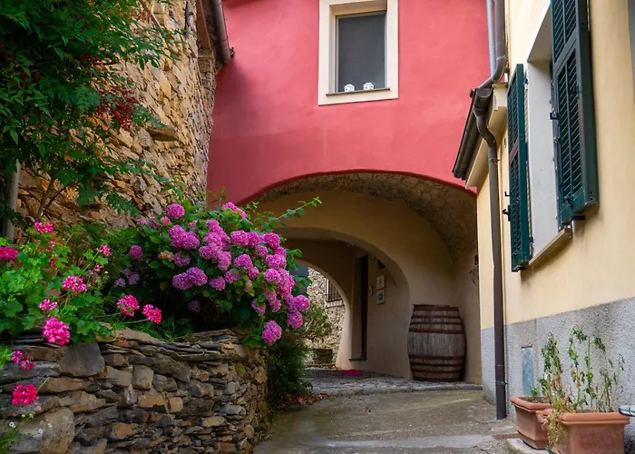Host4u - Borgata Vallone With Stunning Garden And Parking Apartment *