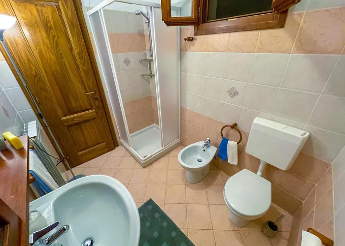 Host4u - Borgata Vallone With Stunning Garden And Parking